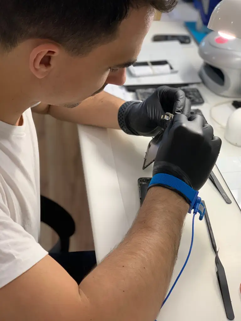 Mobiltelefon szerelés